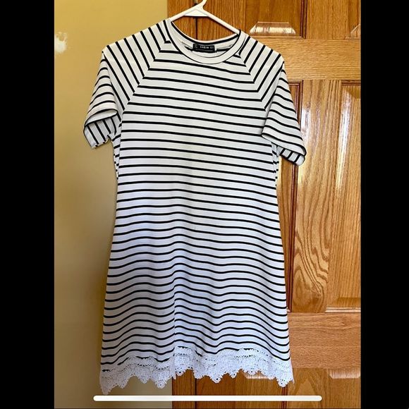 SHEIN Dress Stripes Lace Hem Short Sleeve Raglan Black White Size Small - Picture 2 of 3